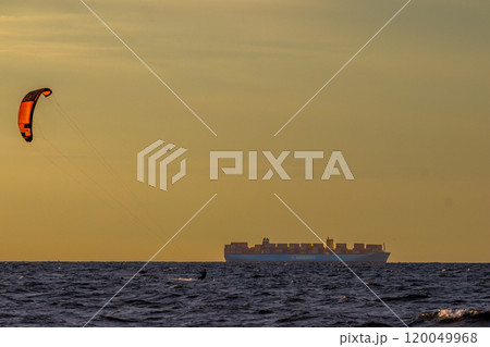 Peaceful sunset by sea in summer evening 120049968