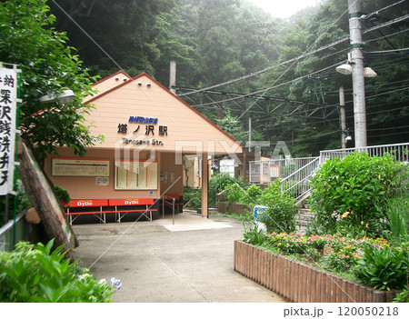 神奈川県の箱根登山電車の塔ノ沢駅 神奈川県の箱根登山電車の塔ノ沢駅 120050218