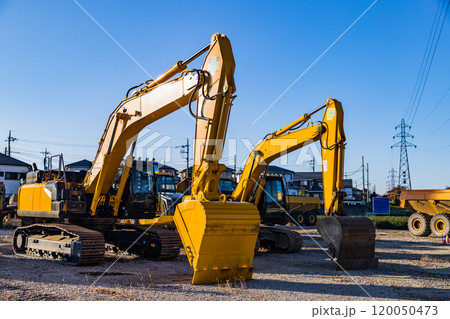 工事現場の重機ユンボ 120050473