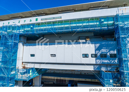 兵庫県神戸市　神戸新交通　ポートターミナル駅の耐震工事仮設足場 120050625