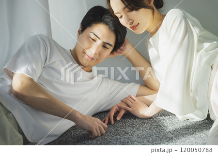 若い夫婦イメージ 若い夫婦イメージ 120050788