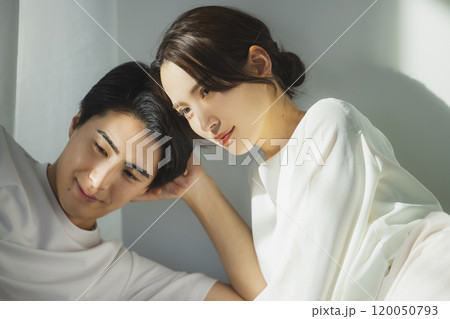 若い夫婦イメージ 120050793