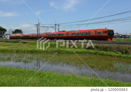 東北本線を走る特急日光号 120050863