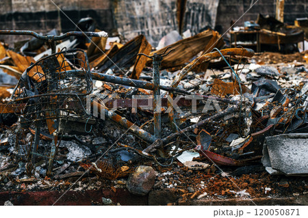 令和6年能登半島地震 焼け焦げた自転車 120050871