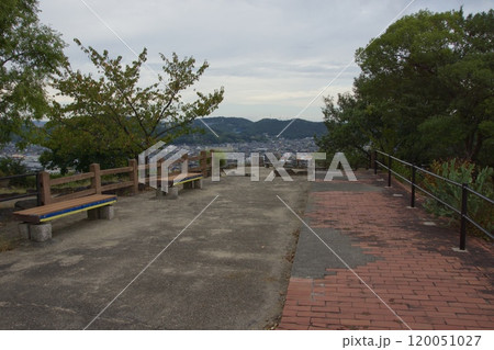 亀島山　花と緑の丘公園の夕暮れ　水島工場地帯 120051027