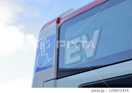 EVバスと車椅子マーク EVバスと車椅子マーク 120051454