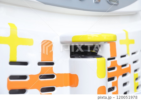 自動運転バスのセンサー 120051978