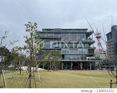 茨木市文化・子育て複合施設 おにクル　設計：伊東豊雄 120052212