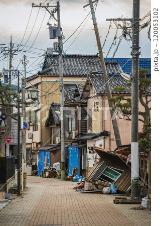 令和6年能登半島地震 崩壊した輪島の町並み 120053102