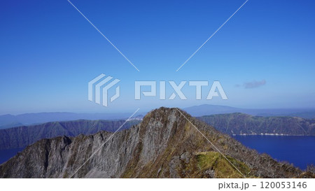 晩秋の摩周湖外輪山 120053146
