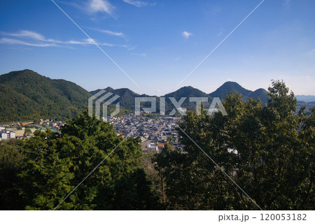 岐阜県美濃市の小倉山城跡から眺めた都市景観 120053182