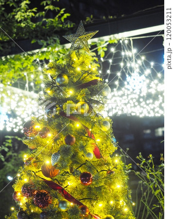 クリスマスのイルミネーション 120053211