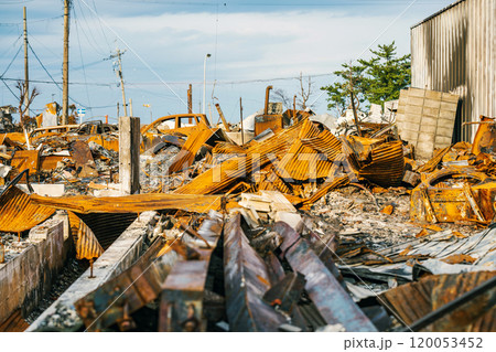 令和6年能登半島地震 焦土と化した輪島の町並み 120053452
