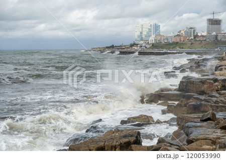 Mar del Plata coastline Breaking waves against the rocks 120053990