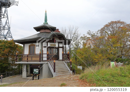 藻岩山山頂にある「藻岩観音奥之院」　 120055319