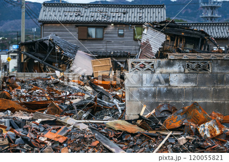 令和6年能登半島地震 焦土と化した輪島の町並み 120055821