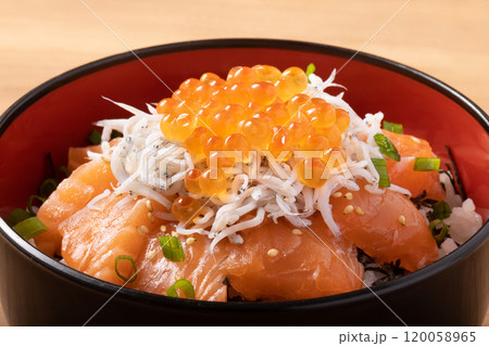海鮮丼(サーモン しらす いくら) 海鮮丼(サーモン しらす いくら) 120058965