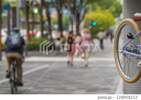 京都市内で撮影した自転車のマナーの現場を撮影 120059212