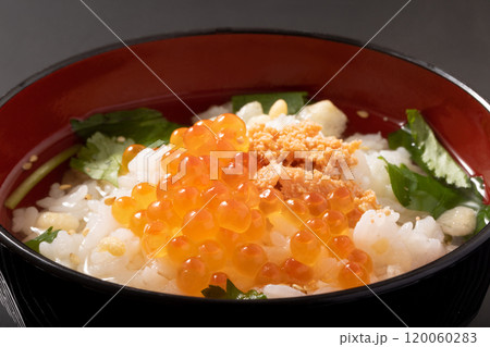 イクラと焼鮭たらこ だし茶漬け イクラと焼鮭たらこ だし茶漬け 120060283
