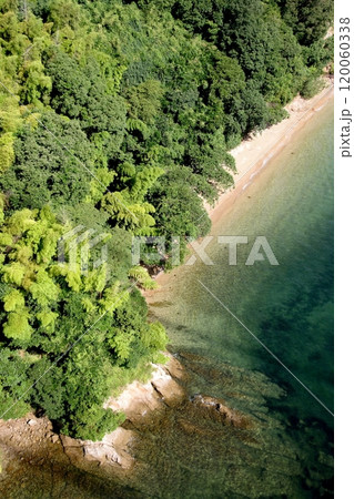 来島海峡大橋より糸山の海岸を望む 120060338