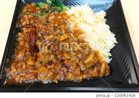 美味しいピリ辛チャーハン弁当 120061426