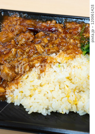 美味しいピリ辛チャーハン弁当 120061428