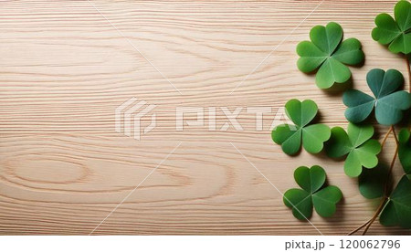 木目調のテーブルの上に置かれた可愛い四ツ葉のクローバーの背景素材 木目調のテーブルの上に置かれた可愛い四ツ葉のクローバーの背景素材 120062796