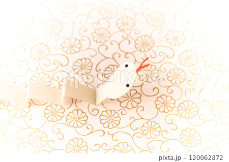 年賀2025・巳年 ペーパークラフトの白へび 年賀2025・巳年 ペーパークラフトの白へび 120062872