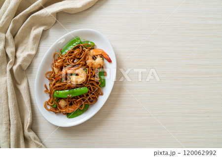 stir-fried yakisoba noodles with green peas and shrimps stir-fried yakisoba noodles with green peas and shrimps 120062992