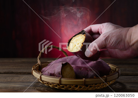 秋の味覚 焼き芋 （ さつまいも ） 120063050