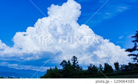 夏空と雲 120064385