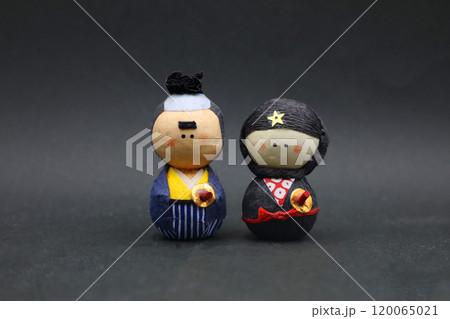 侍と忍者　ステレオタイプな日本のイメージ 120065021