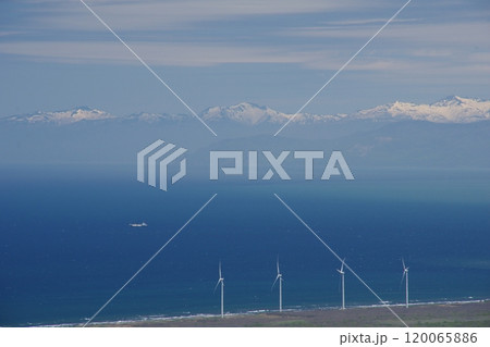 石狩湾の発電風車 120065886
