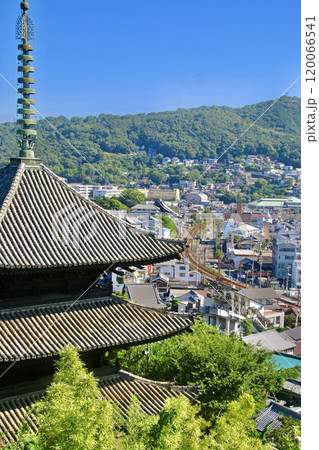 三重塔と尾道の街並み・天寧寺（広島県・尾道市） 120066541