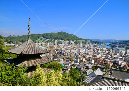 三重塔と尾道の街並み・天寧寺（広島県・尾道市） 120066543