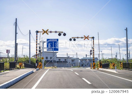 フラワー長井線　蒲生田踏切　山形県南陽市 120067945