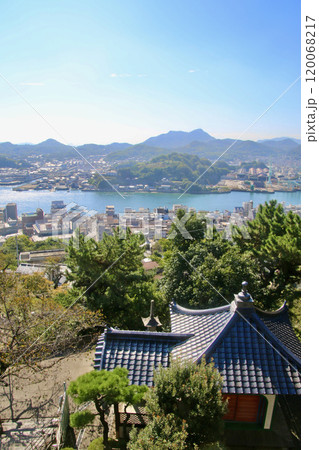 千光寺境内からの眺望・瀬戸内海と街並み(広島県・尾道市) 千光寺境内からの眺望・瀬戸内海と街並み(広島県・尾道市) 120068217