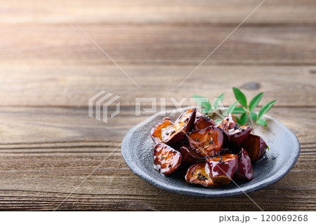 秋の味覚　大学芋 120069268