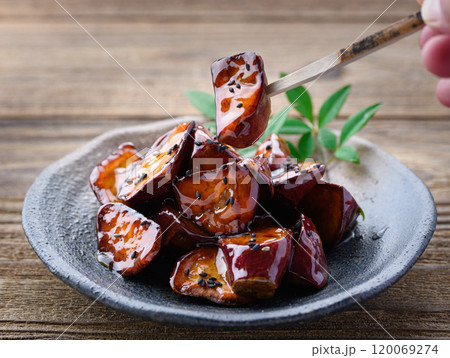 秋の味覚　大学芋 120069274