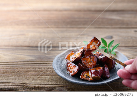 秋の味覚　大学芋 120069275