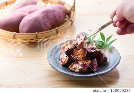 秋の味覚　大学芋 120069287