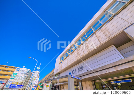 日本の横浜都市景観 横浜市営地下鉄 新羽駅などを望む。澄み渡る青空が広がる…=7日 日本の横浜都市景観 横浜市営地下鉄 新羽駅などを望む。澄み渡る青空が広がる…=7日 120069606