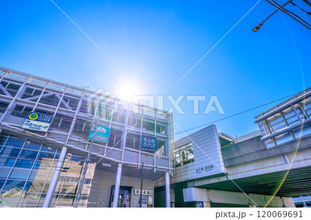日本の横浜都市景観 横浜市営地下鉄 新羽駅などを望む。澄み渡る青空が広がる…=7日 日本の横浜都市景観 横浜市営地下鉄 新羽駅などを望む。澄み渡る青空が広がる…=7日 120069691
