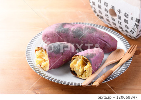 秋の味覚 焼き芋 秋の味覚 焼き芋 120069847