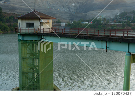 滋賀県甲賀市の野洲川の上流に造られた多目的ダムである青土ダムを撮影 滋賀県甲賀市の野洲川の上流に造られた多目的ダムである青土ダムを撮影 120070427