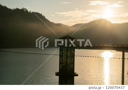 滋賀県甲賀市の野洲川の上流に造られた多目的ダムである青土ダムを撮影 120070437