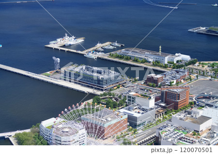 横浜・みなとみらい　横浜港の海岸の風景 120070501