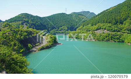 静岡県周智郡森町の風景（満水のかわせみ湖） 120070579