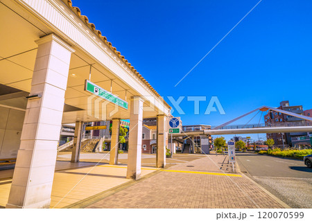 日本の横浜都市景観 横浜市営地下鉄グリーンライン 北山田駅やKOBAN（奥）などを望む 120070599