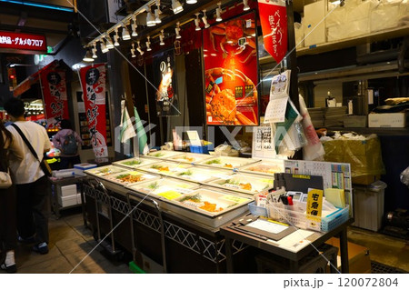 石川県金沢市 近江町市場 鮮魚店 石川県金沢市 近江町市場 鮮魚店 120072804